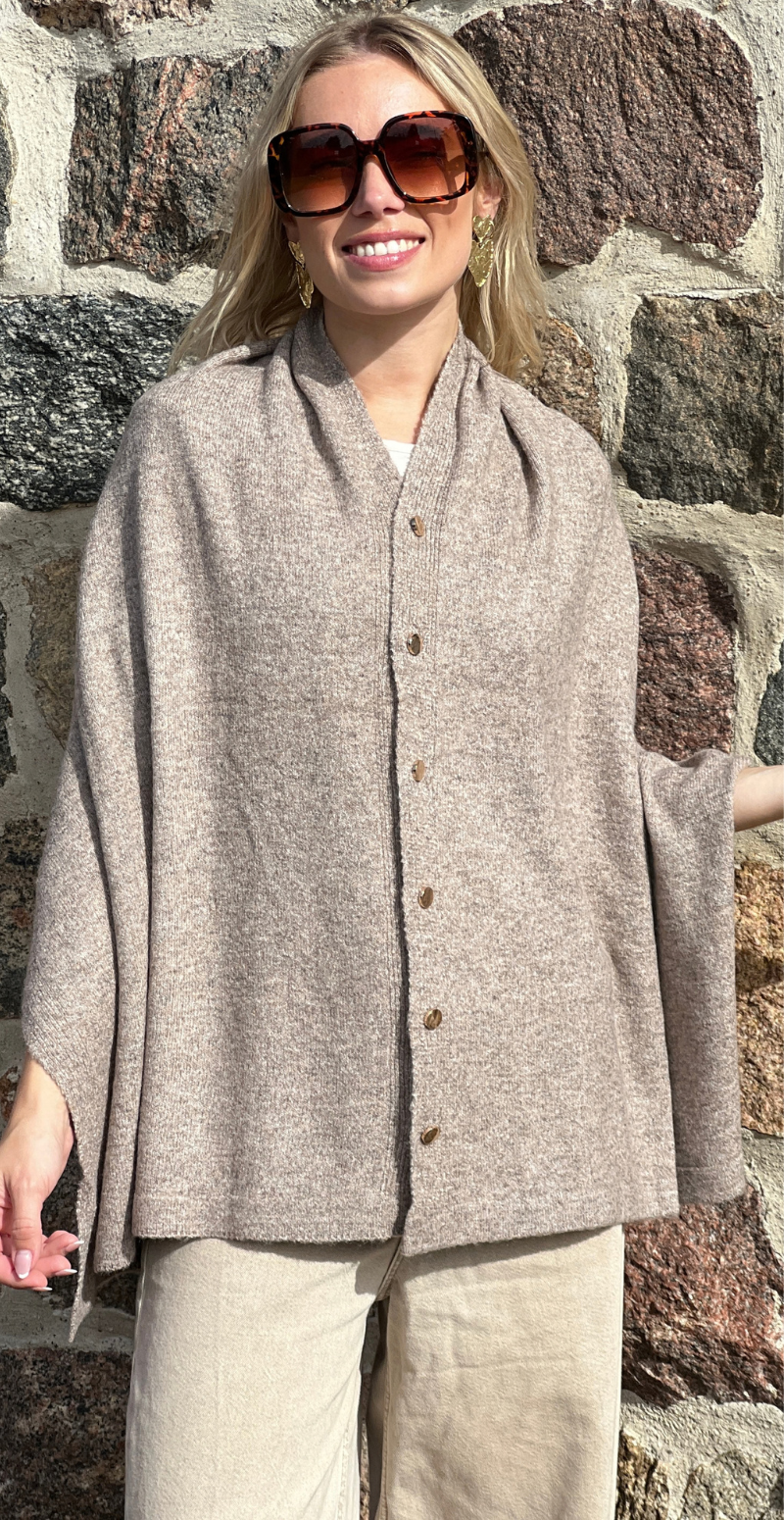 Uldponcho med guldknapper taupe LikeLondon