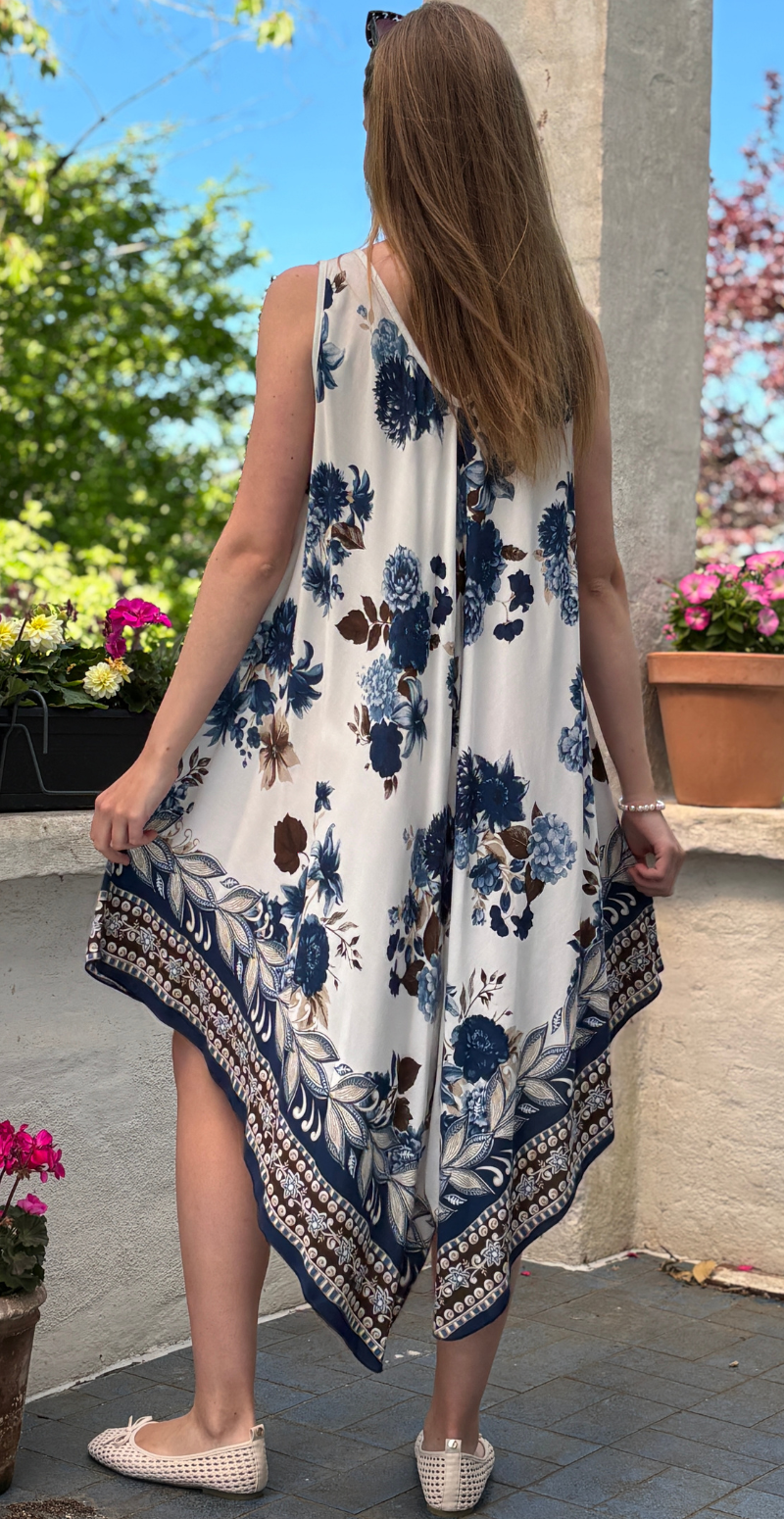 Gypsy kjole med blomster og asymmetrisk kant navy LikeLondon