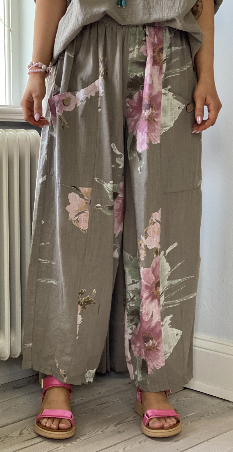 Gwen bukser med blomsterprint og lommer fango LikeLondon