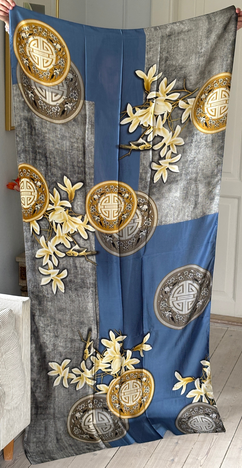 Tørklæde med fugle og blomster grå/blå LikeLondon