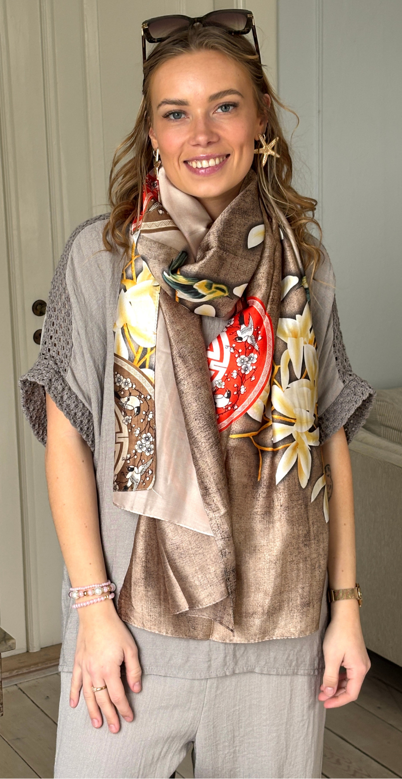 Tørklæde med fugle og blomster brun/rød LikeLondon