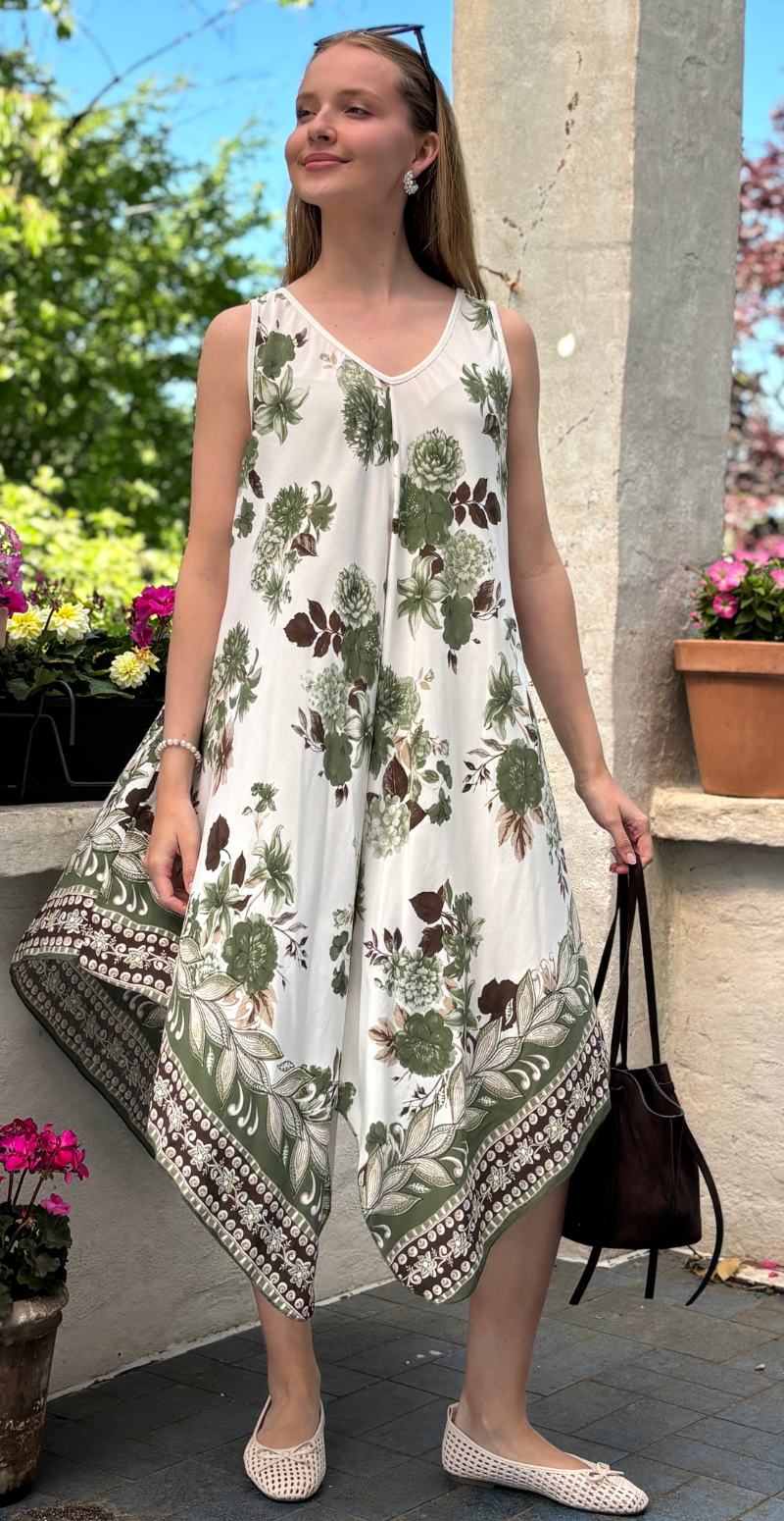 Gypsy kjole med blomster og asymmetrisk kant khaki LikeLondon