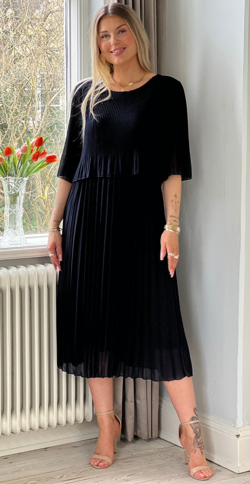 Forudbestil uge 15 Carmen plisseret kjole med elastik i taljen navy LikeLondon