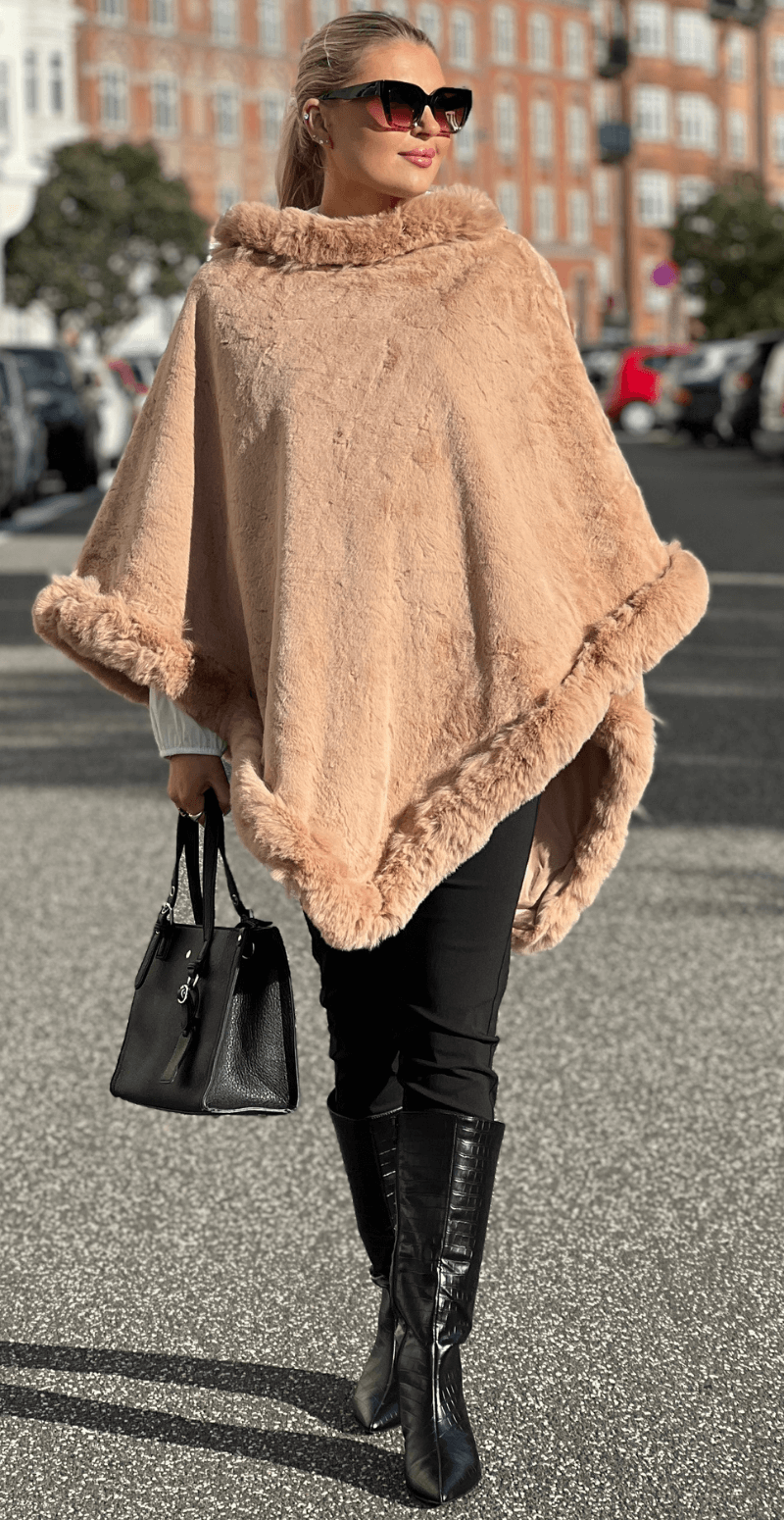 Maxine poncho med bred kant camel LikeLondon