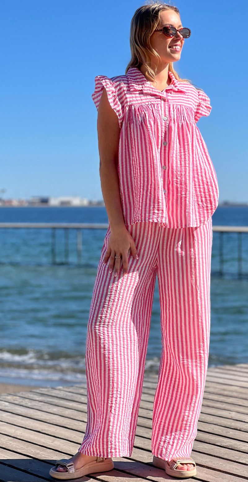 Lilje sæt med stribet bluse og bukser pink LikeLondon