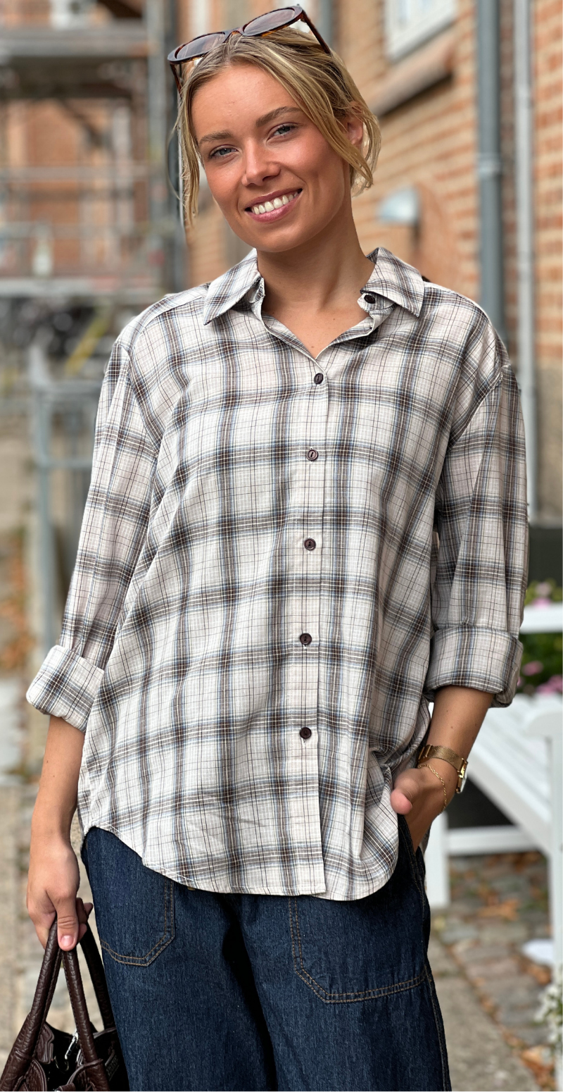 Nerissa skjorte med tern og lange ærmer moonbeam w. chambray blue Freequent
