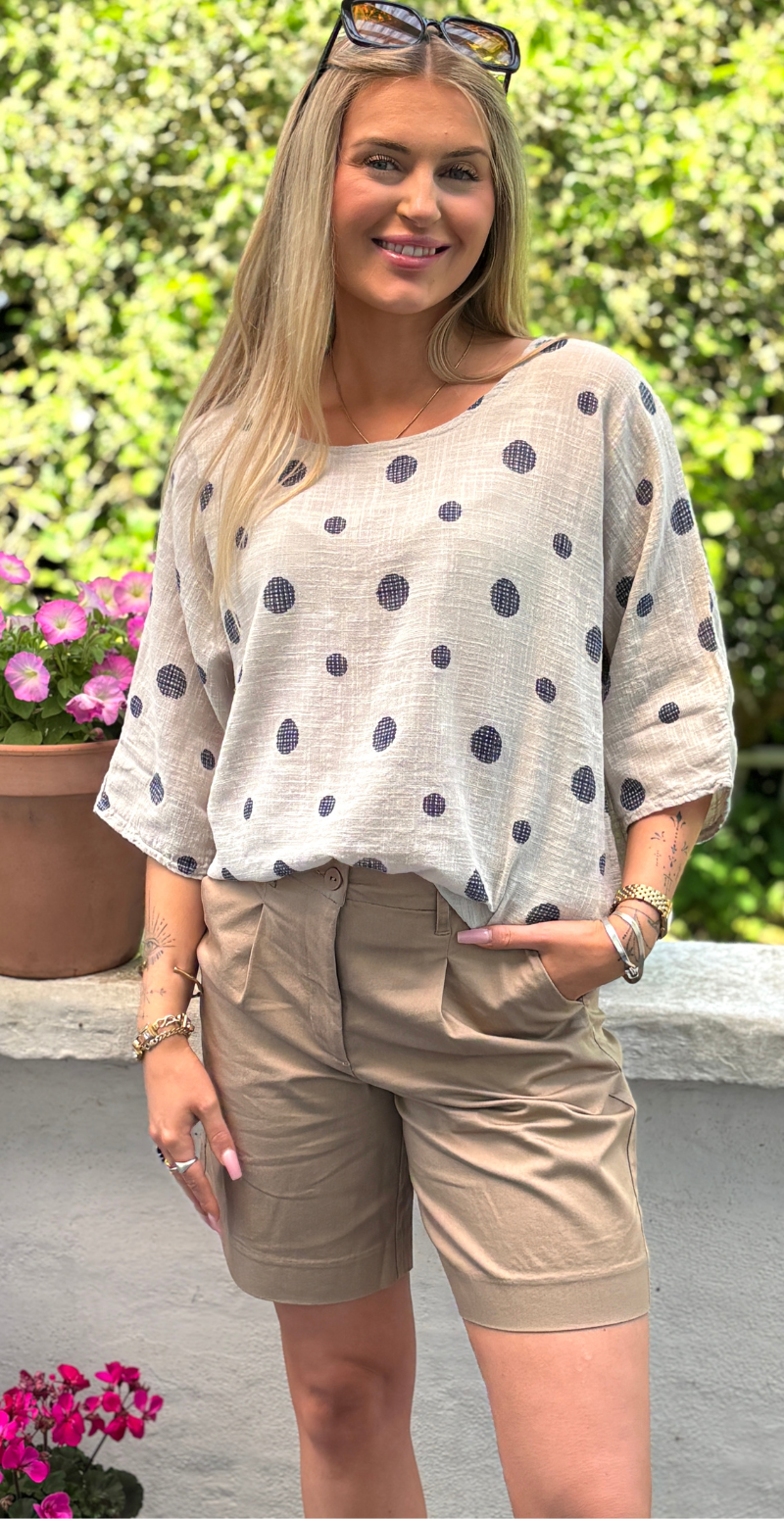 Blair bluse med 3/4 ærme og prikker beige LikeLondon