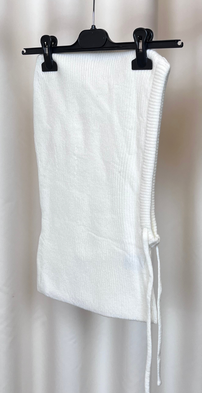 Strikket balaclava med snøre hvid LikeLondon