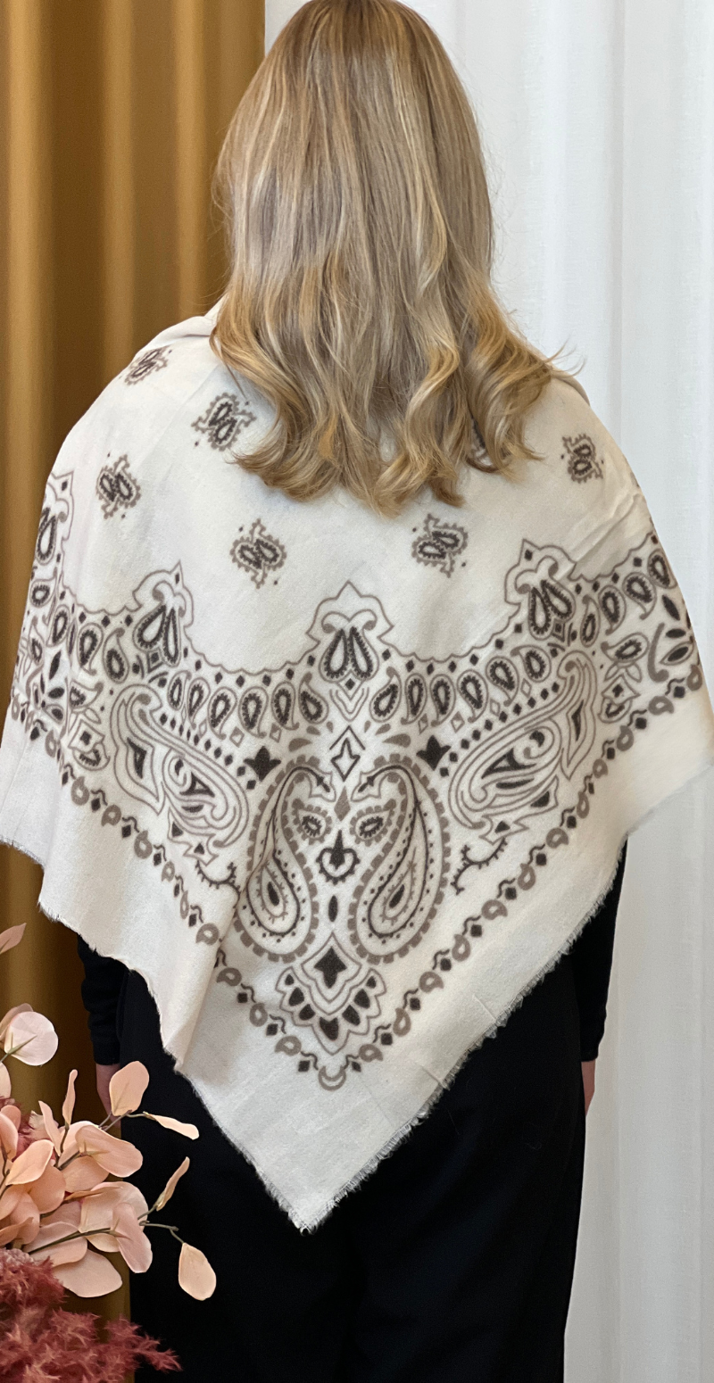 Tørklæde i kashmir med paisley mønster beige LikeLondon