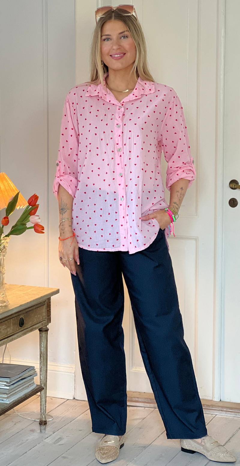 Embla skjorte med små hjerter pink LikeLondon