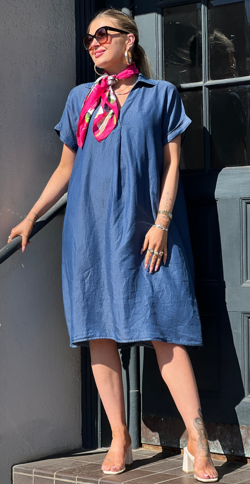 Montana kortærmet denimkjole med v-hals dark denim LikeLondon