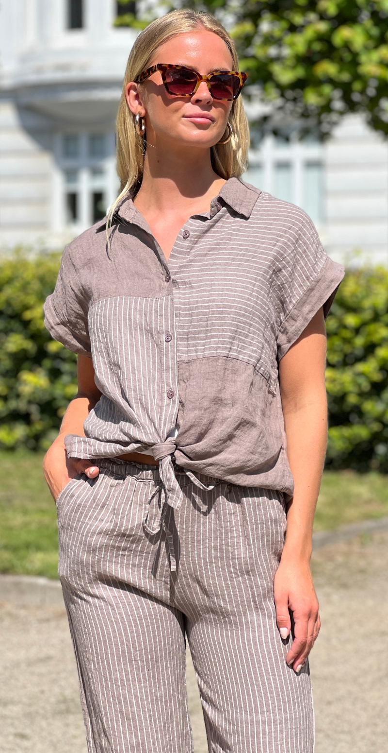 Kaitlin hørbluse med felter af striber fango LikeLondon