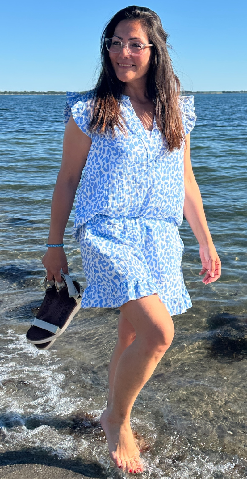 Cheri bluse med leopard print og flæseærmer blå LikeLondon by Christina