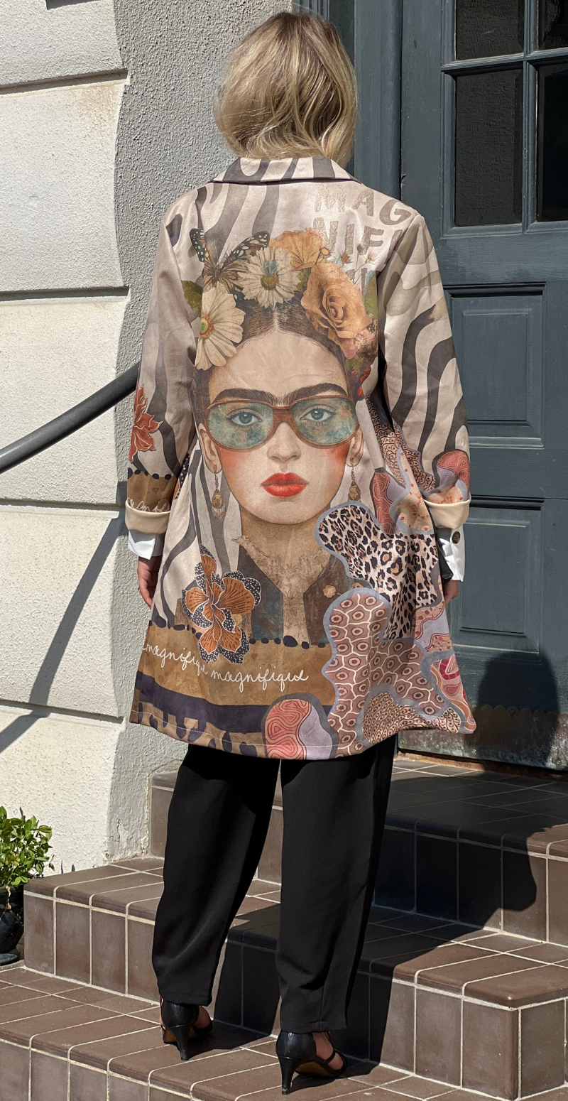 Katie jakke med store blomster manifique khaki LikeLondon
