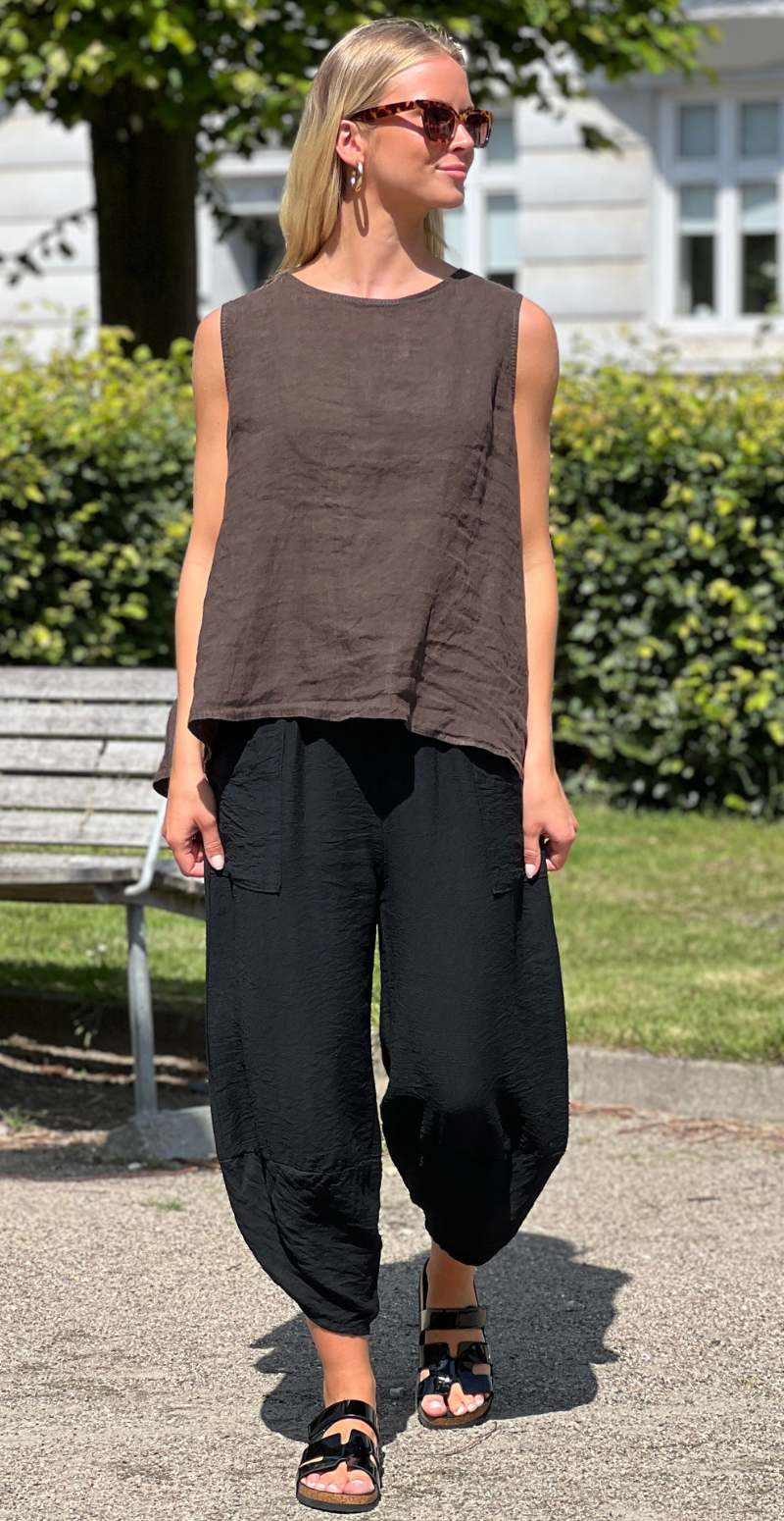 Evie hørbluse med knapper på ryggen brun LikeLondon