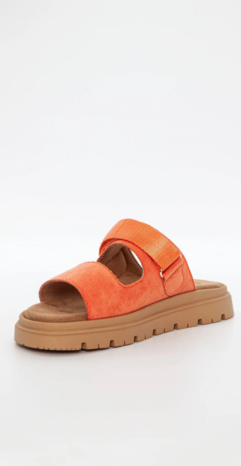 Sandal i imiteret ruskind med spændedetalje orange Duffy