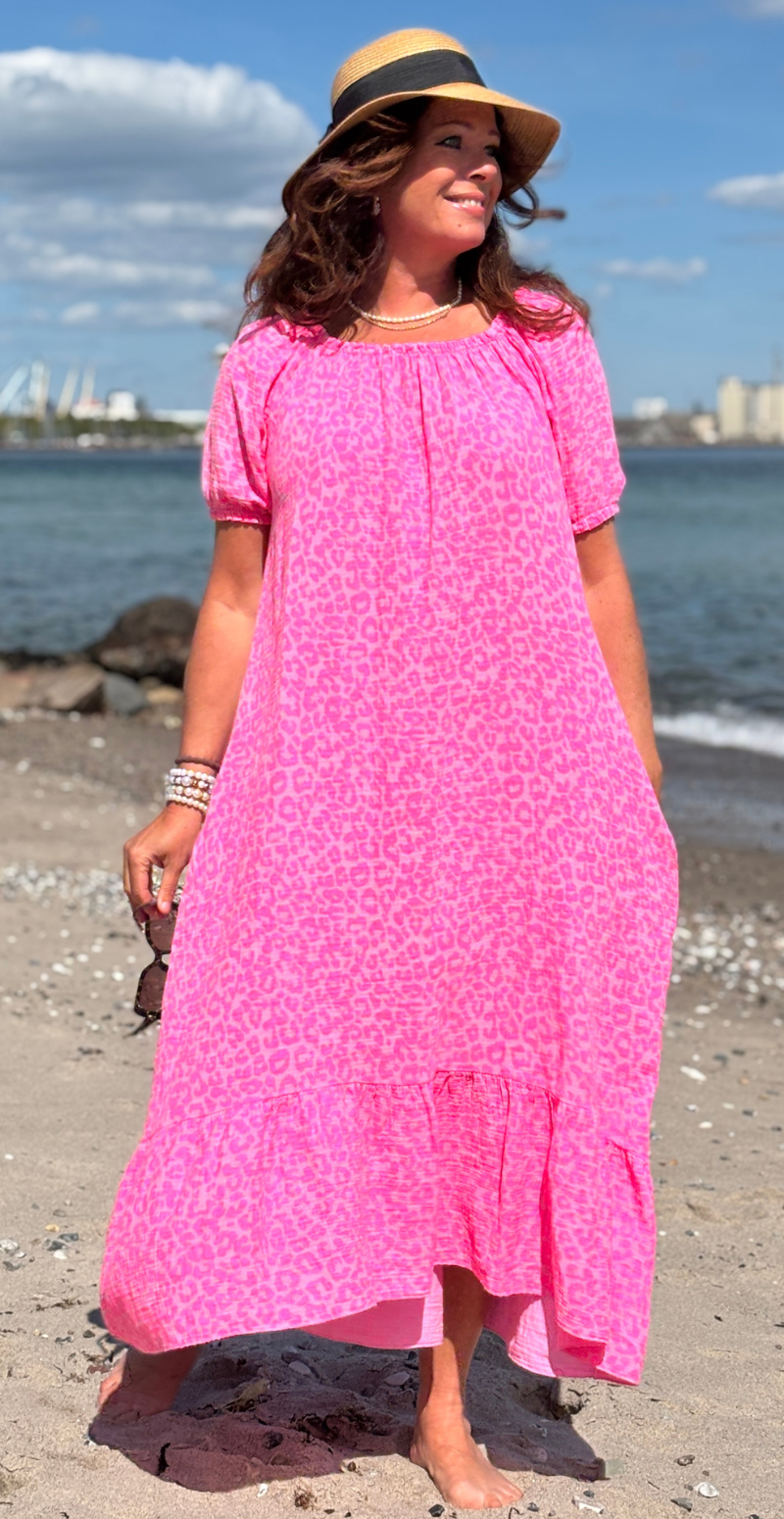 Karis lang kjole med peplum og leoprint pink LikeLondon