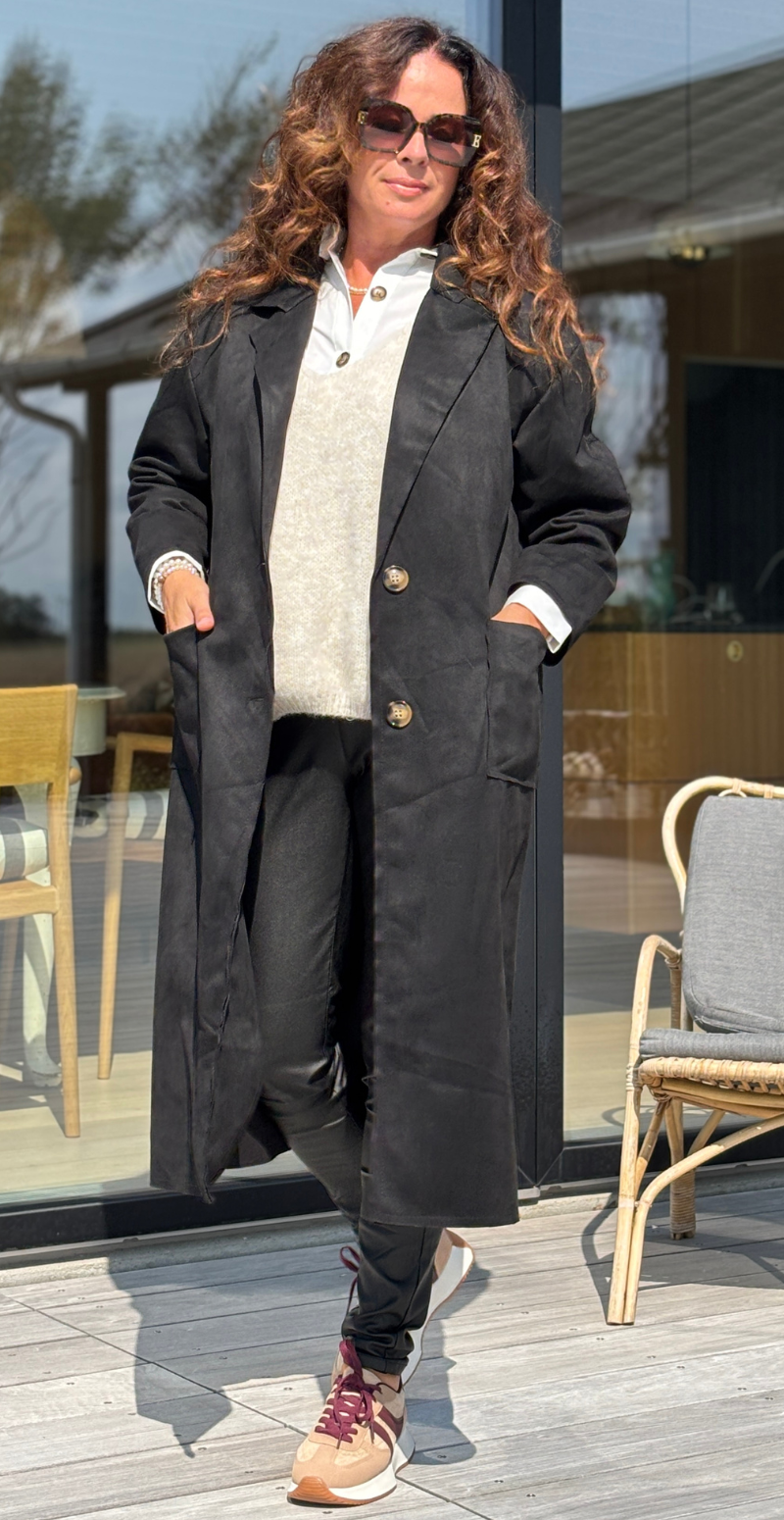 Kamella lang jakke i ruskindslook med knapper sort LikeLondon
