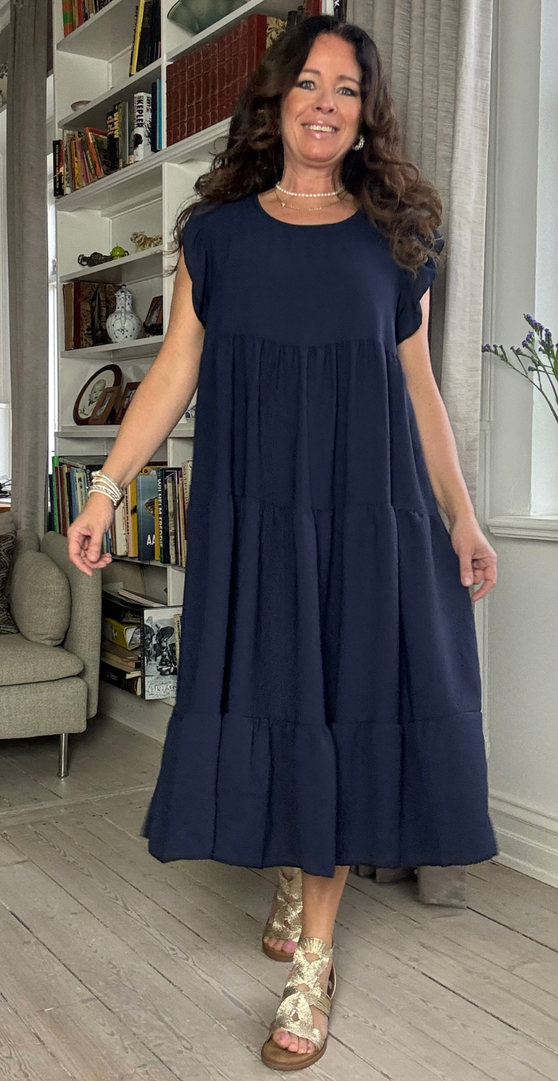 Frida kjole med peplum og vidde navy LikeLondon