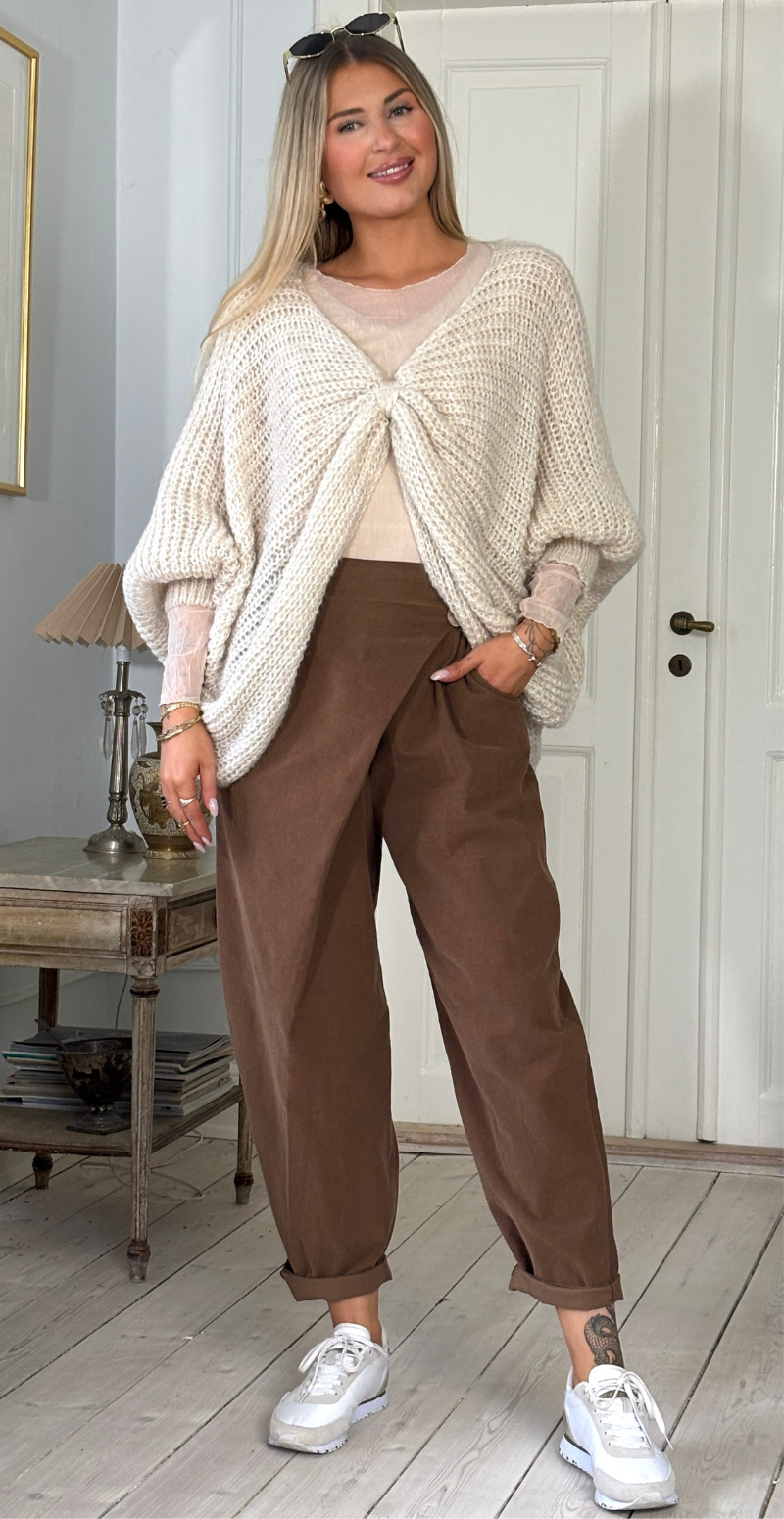 Erika uldstrik med flagermusærmer og rynkedetalje beige LikeLondon