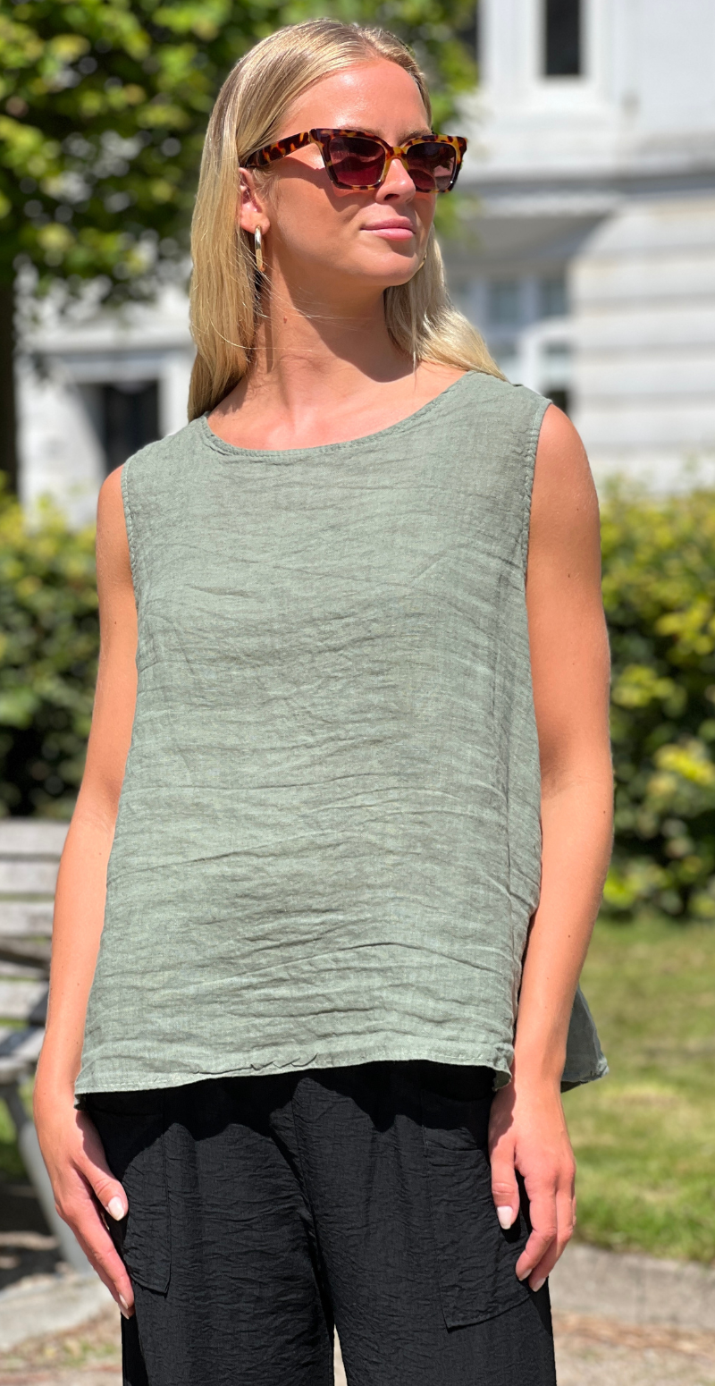 Evie hørbluse med knapper på ryggen khaki LikeLondon