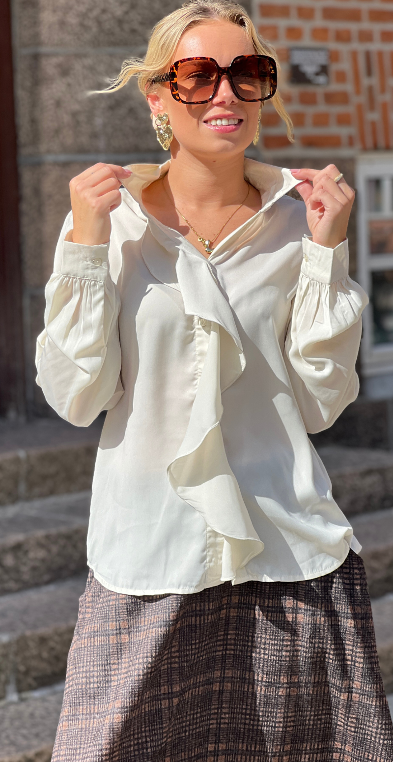 Igomi bluse med flæsekant foran birch B.young