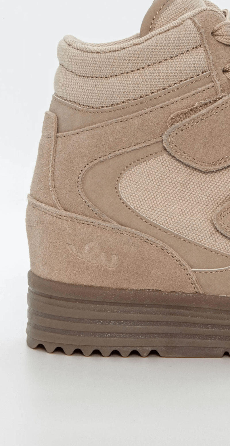 Sneaker wedges med snørebånd og velcro beige