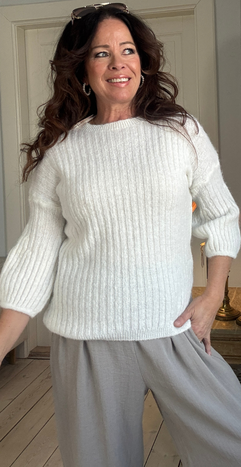 Angelina strik med 3/4 ærme med puf hvid LikeLondon