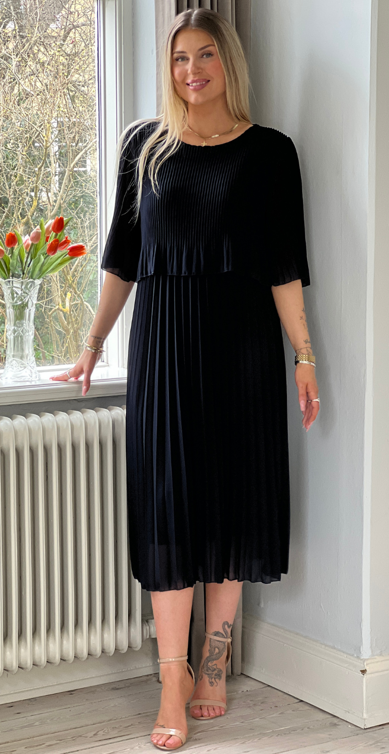 Forudbestil uge 15 Carmen plisseret kjole med elastik i taljen navy LikeLondon