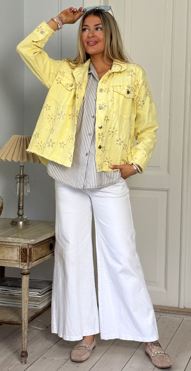 Laney canvas jakke med broderede blomster og pailletter gul LikeLondon