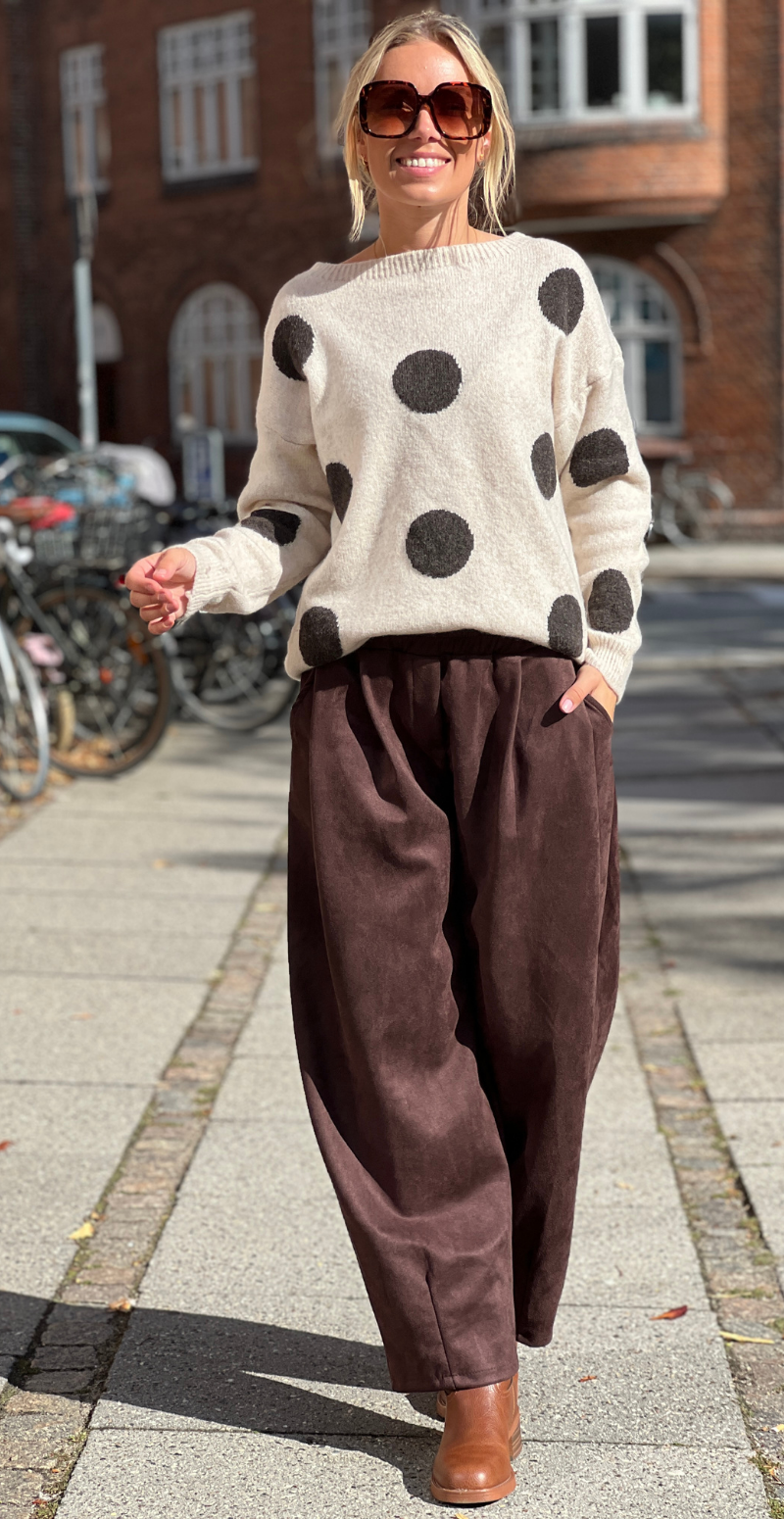 Jessie strik med store prikker beige LikeLondon