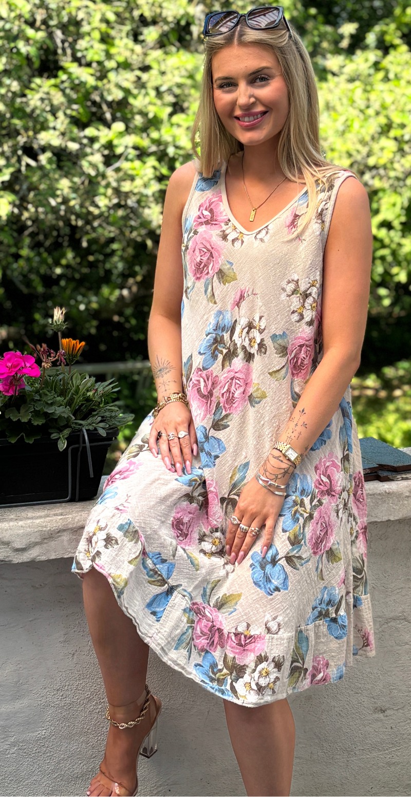 Iben kjole med blomsterprint og peplum beige LikeLondon