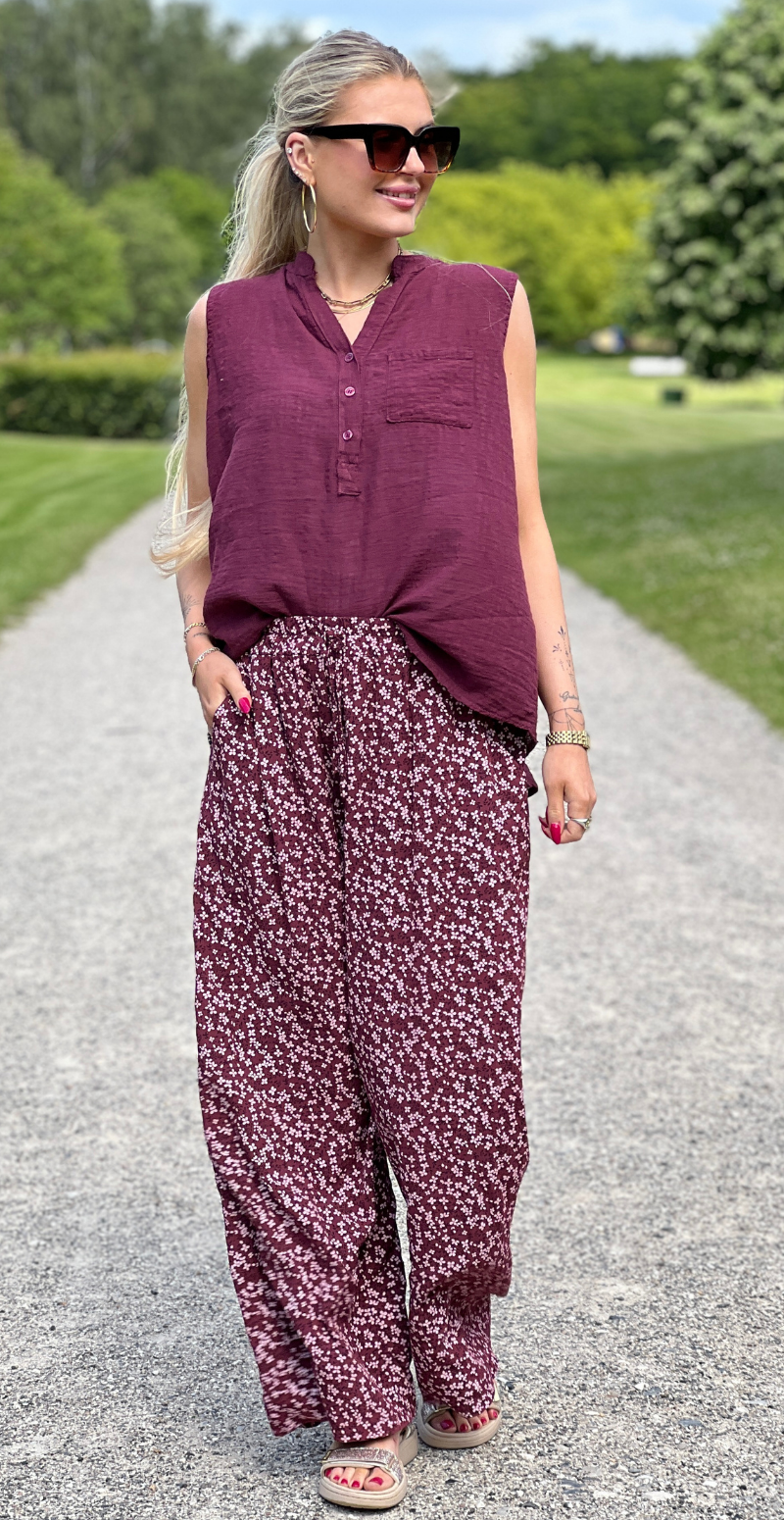 Vivian bluse med stolpelukning og brystlomme bordeaux LikeLondon
