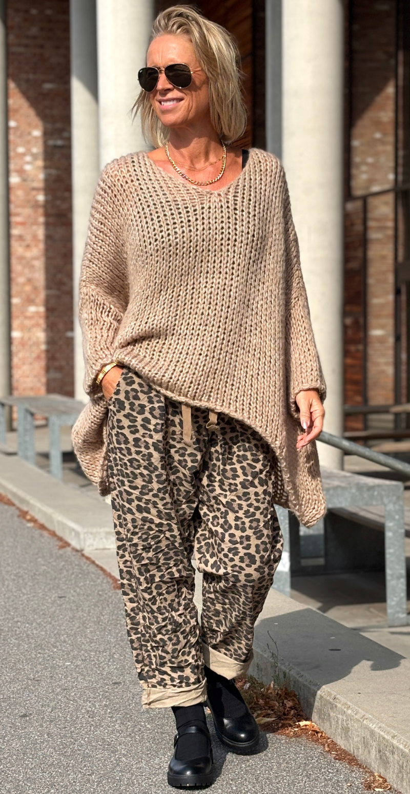 Beatrix oversized strik i grov rib camello LikeLondon