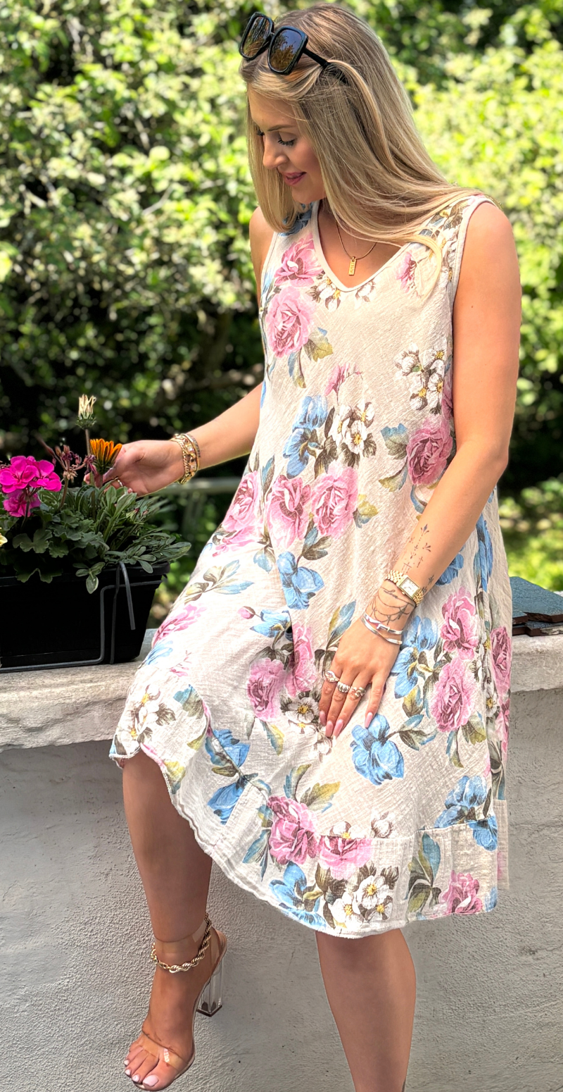 Iben kjole med blomsterprint og peplum beige LikeLondon