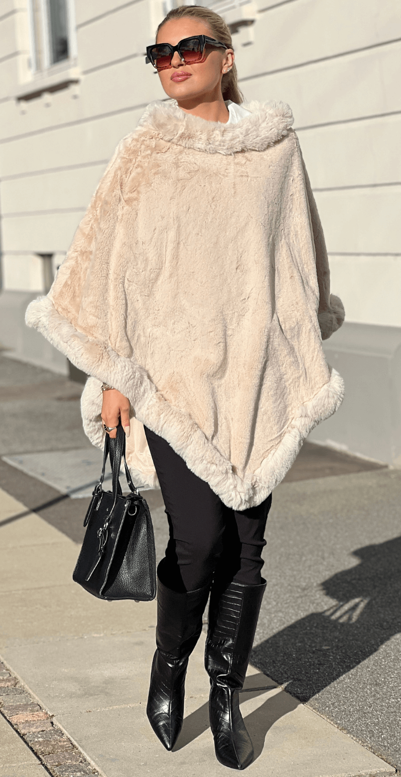 Maxine poncho med bred kant beige LikeLondon