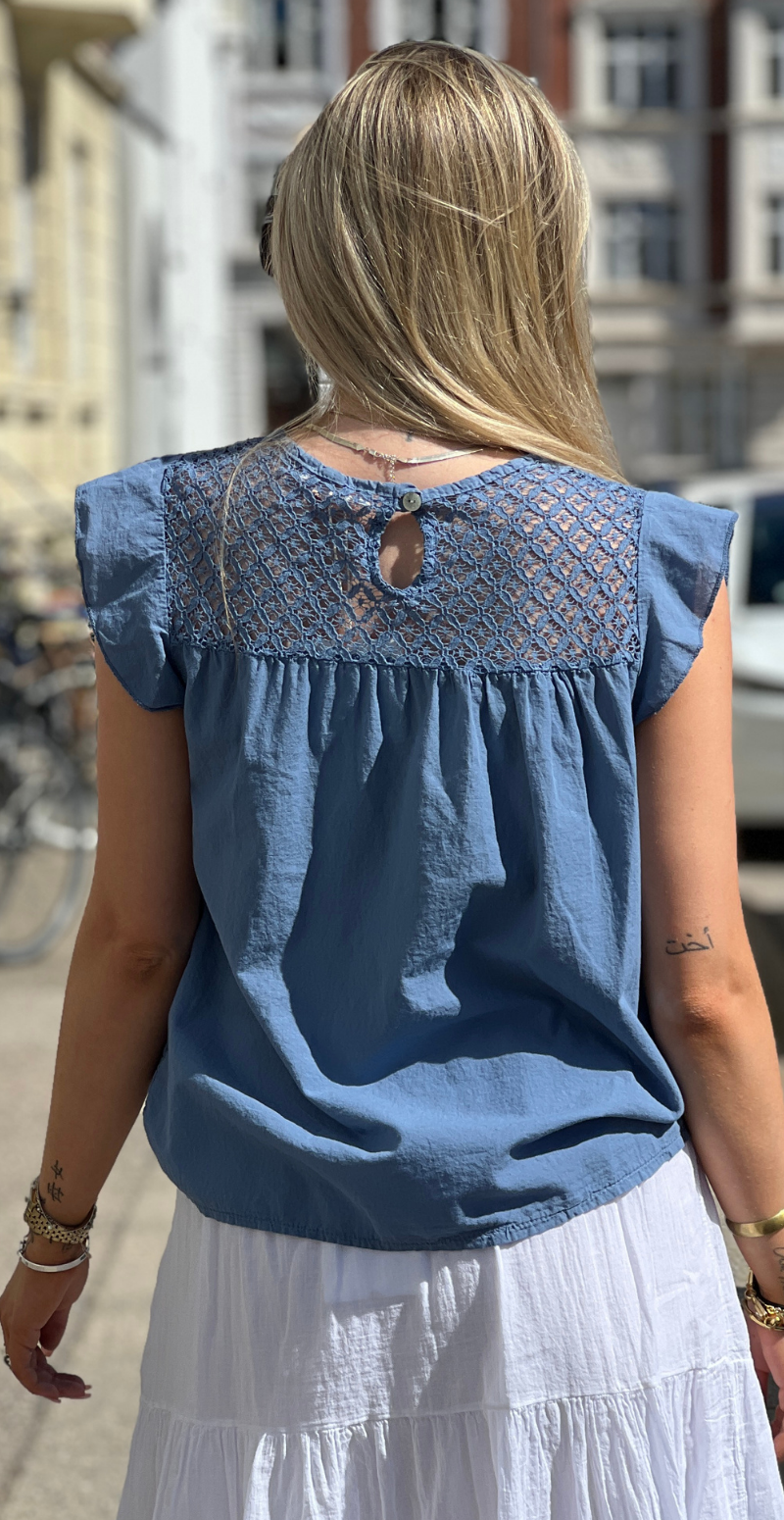 Pixie bluse med blonde og flæseærmer denim LikeLondon