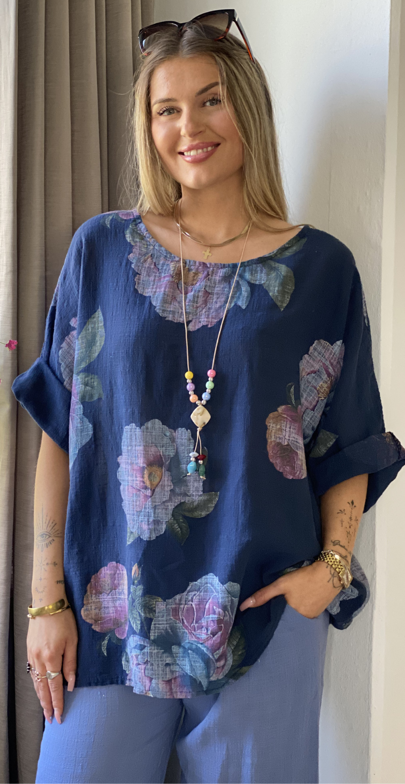 Feodora blomstret bluse med vidde og halskæde navy LikeLondon
