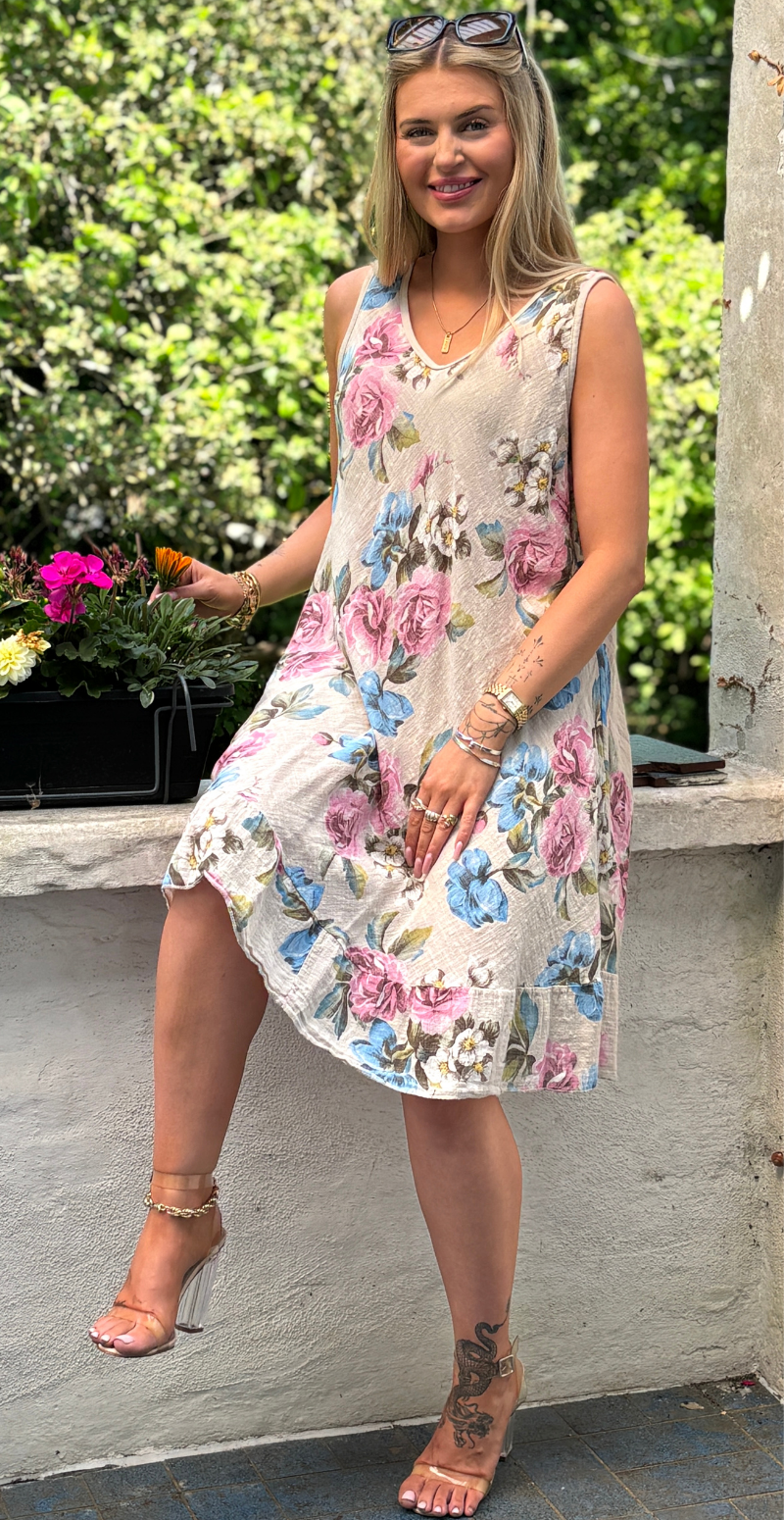 Iben kjole med blomsterprint og peplum beige LikeLondon