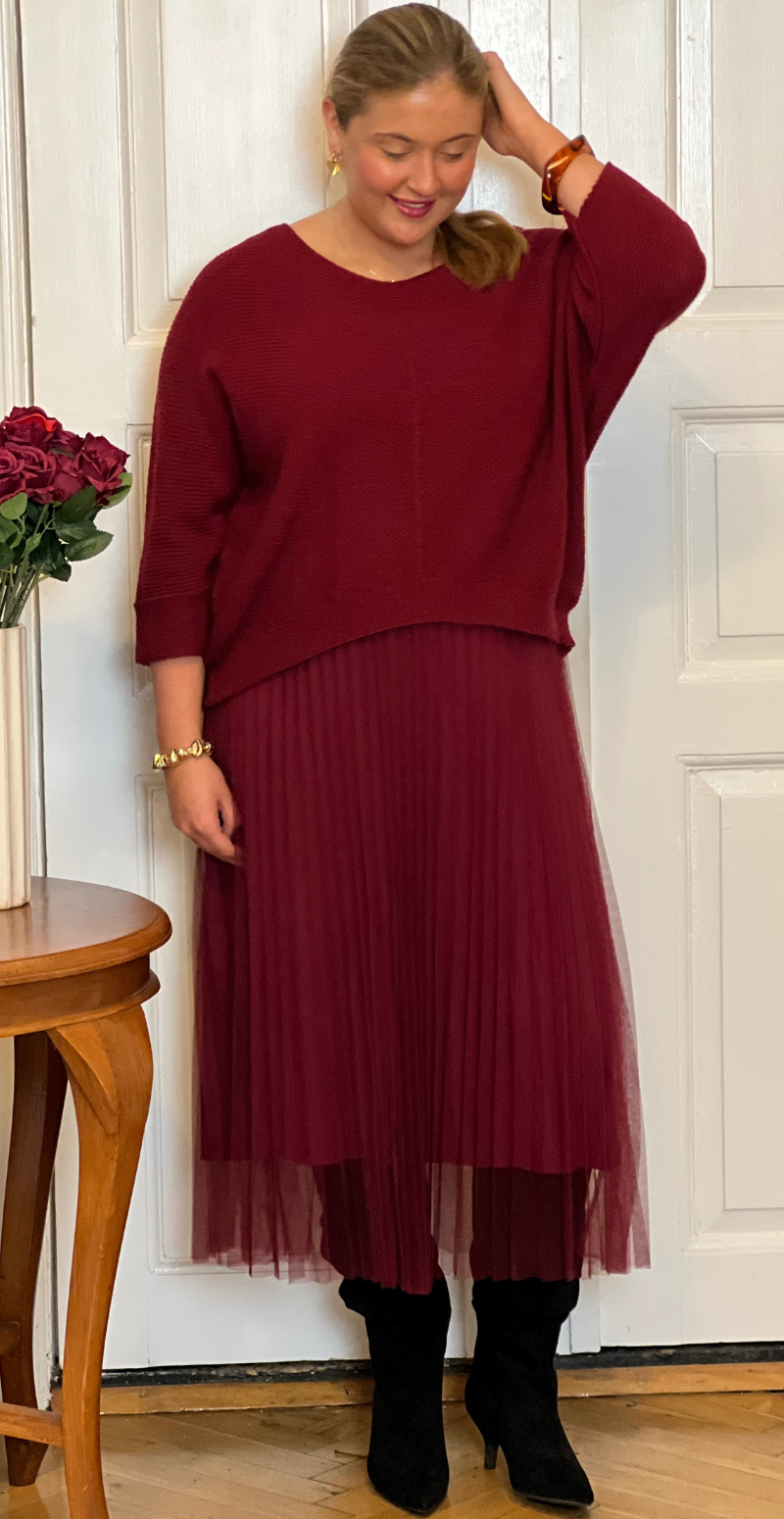 Joleen sæt med kjole og strik bordeaux LikeLondon