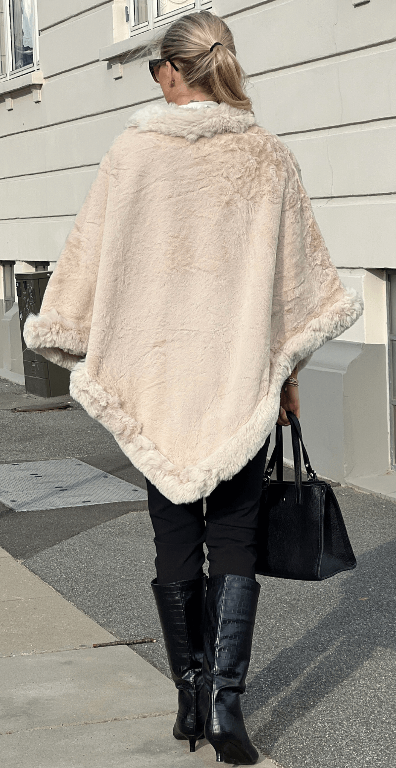 Maxine poncho med bred kant beige LikeLondon