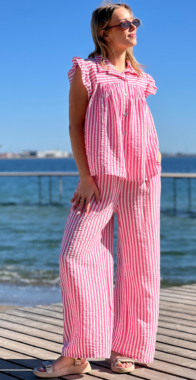 Lilje sæt med stribet bluse og bukser pink LikeLondon