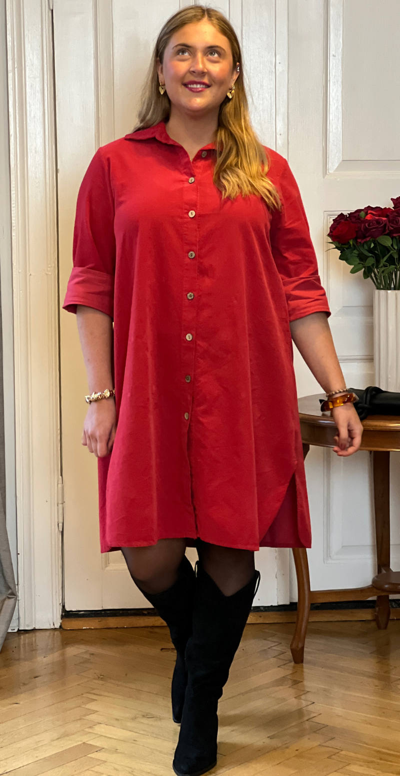 Danica fløjls kjole-tunika med knapstolpe rød LikeLondon