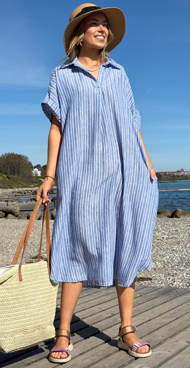 Merle stribet kjole med v-hals og lommer blå LikeLondon