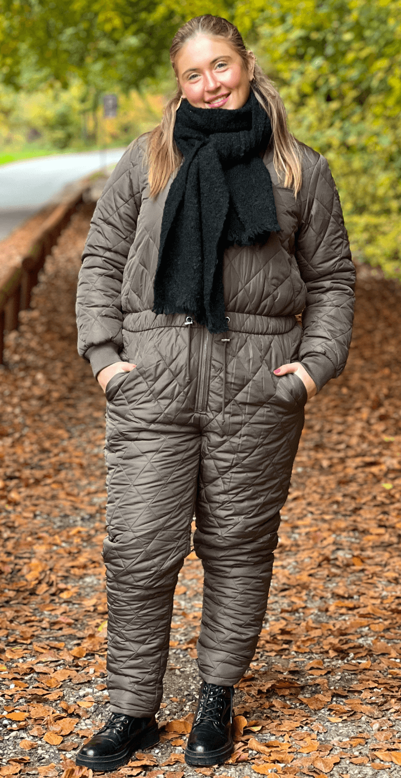 Quiltet jumpsuit brun