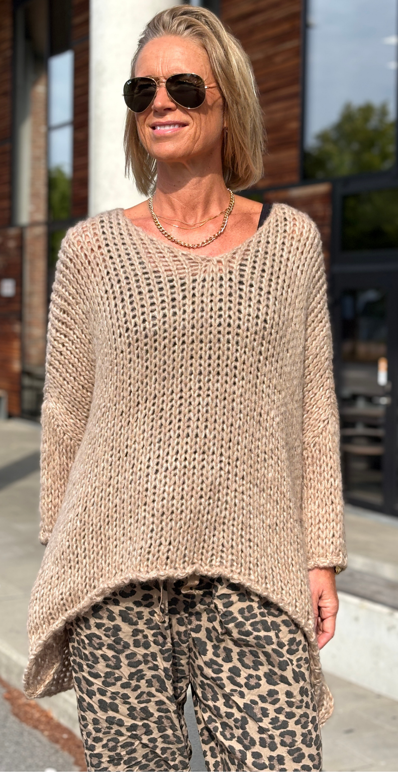 Beatrix oversized strik i grov rib camello LikeLondon