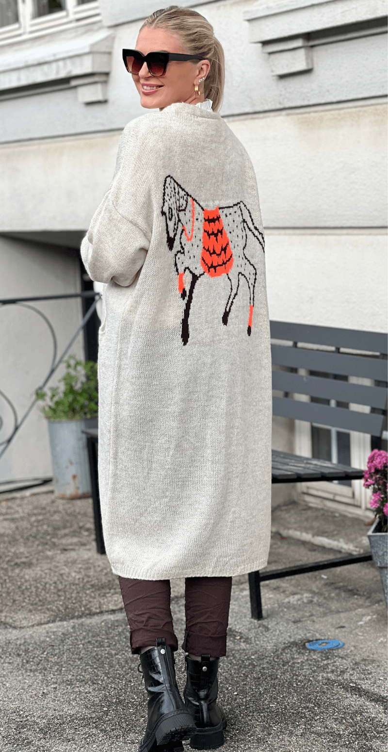 Forudbestil uge 40 Ramona lang strik cardigan med hest på ryggen beige LikeLondon