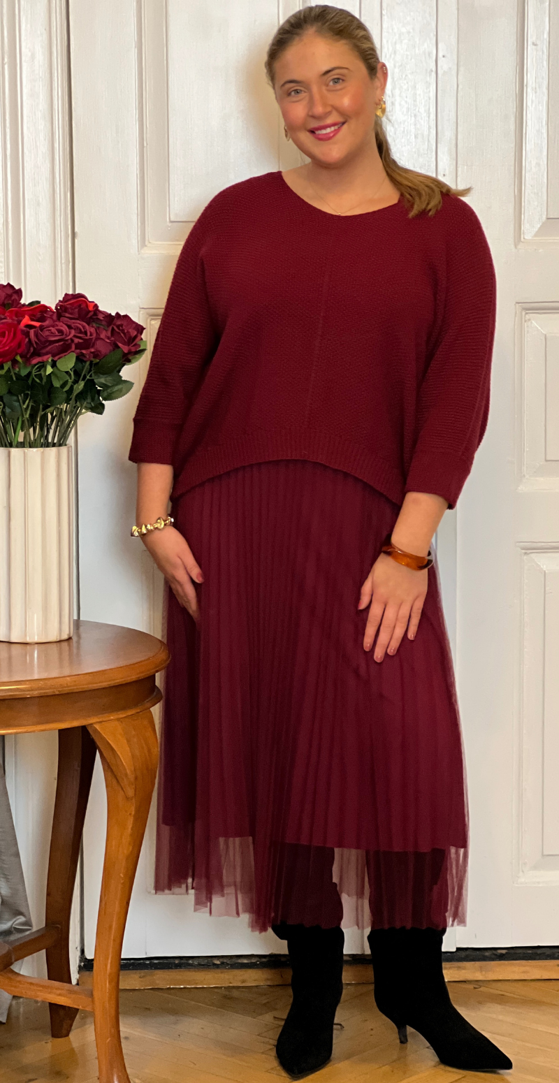 Joleen sæt med kjole og strik bordeaux LikeLondon