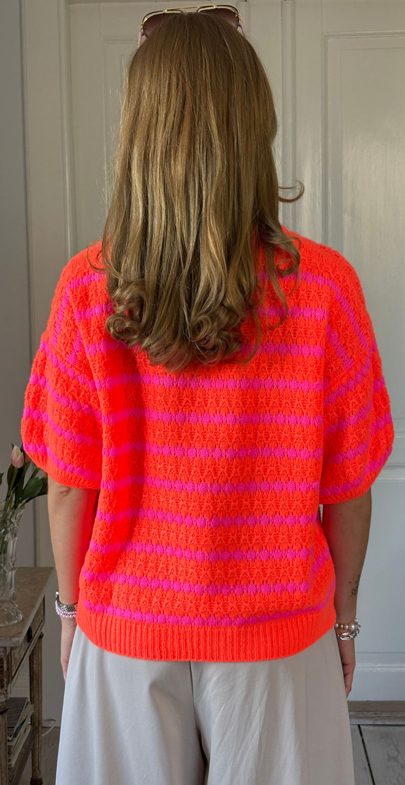 Nadine kortærmet strik med stribetmønster orange LikeLondon