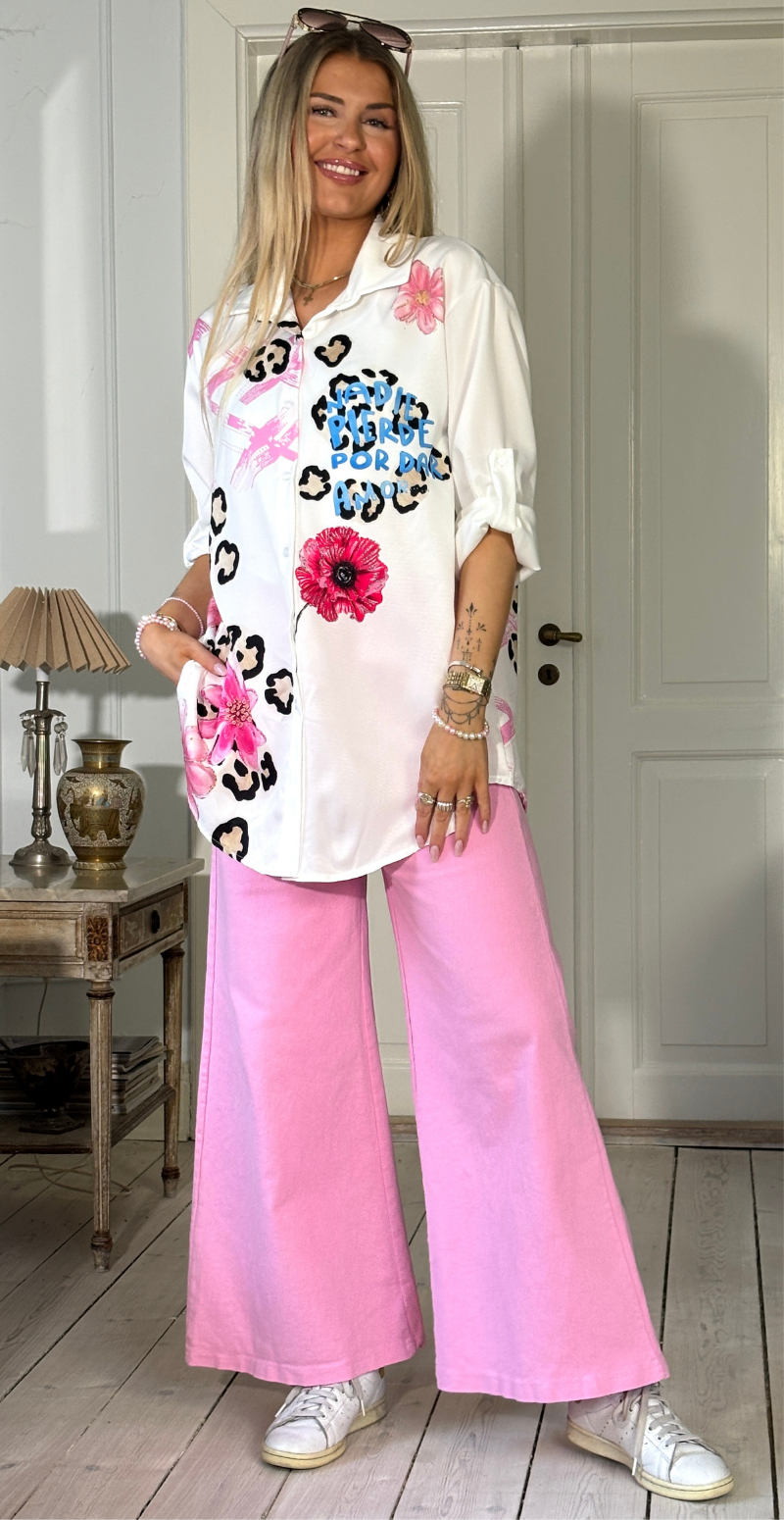 Tracy skjorte med blomstermotiv hvid blomster LikeLondon